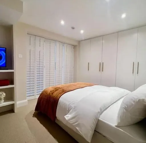 New Flat In Holland Park