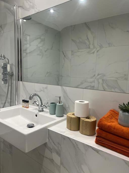 New Flat In Holland Park Appartement