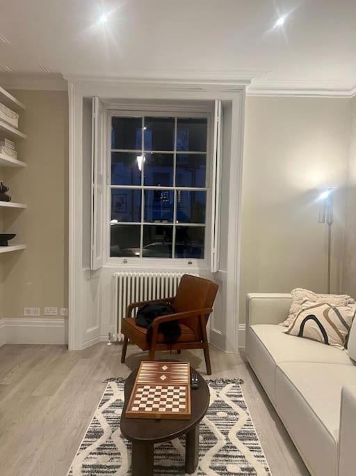 New Flat In Holland Park Appartement *